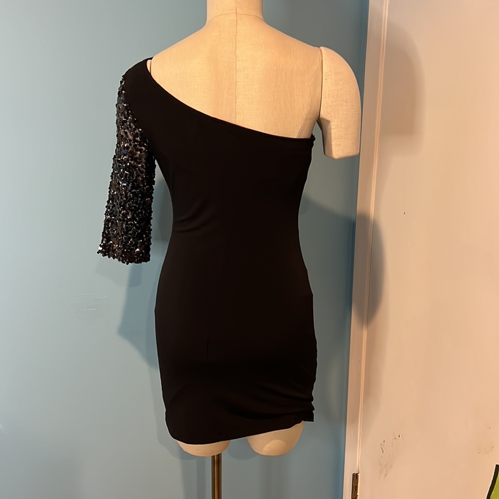 Size small little black dress with sequins Euc - Picture 2 of 3